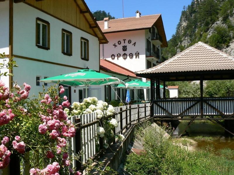 Семеен Хотел Орфей Teshel Ngoại thất bức ảnh